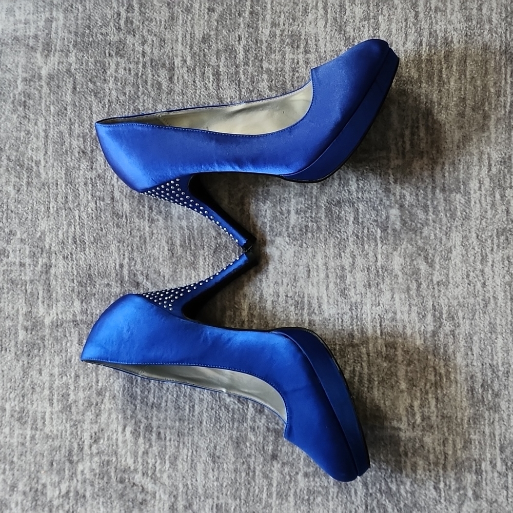 Qupid brand royal blue heel, Size 10
